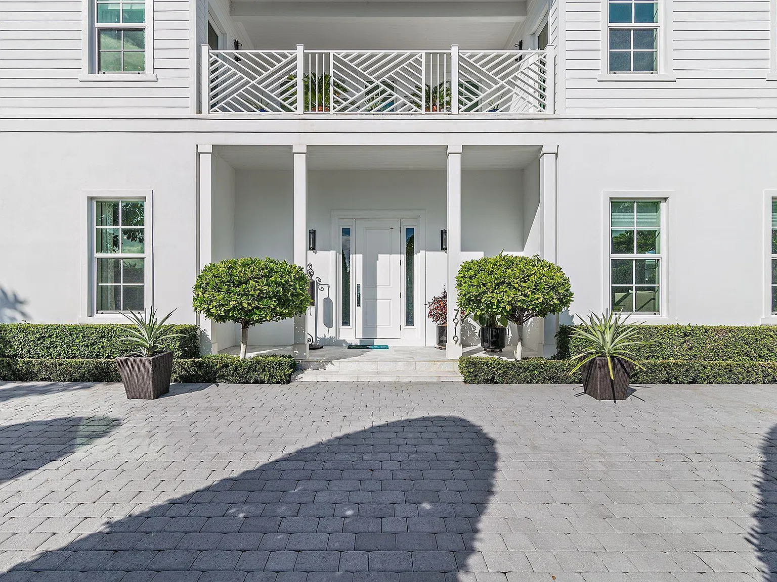 6 bed, 7.0 bath, 4177 sqft, $26,000 — Photo 4