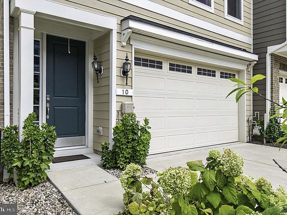 3rd image of 10 Enclave Ct