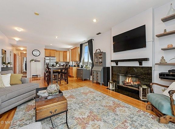 3rd image of 1615 N Campbell Ave #3S