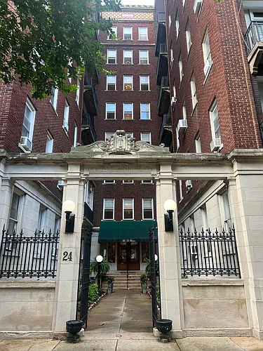 24 E Liberty St Photo 1