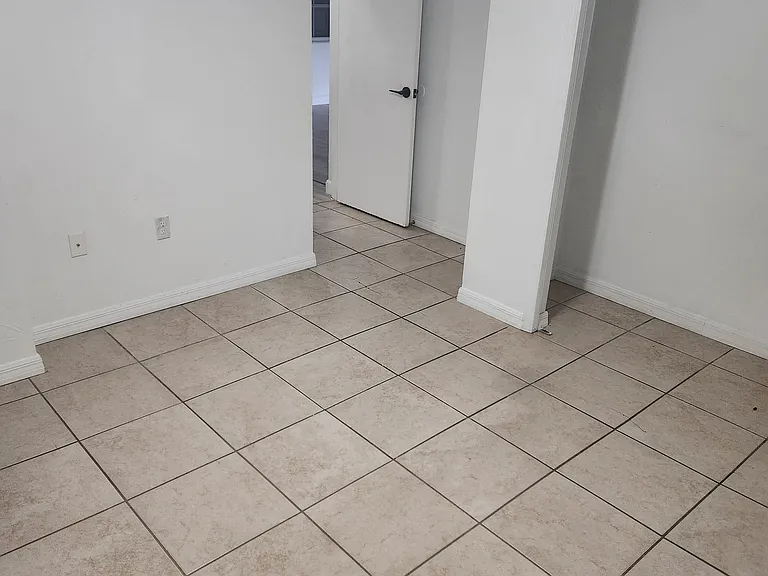 18411 Heather Rd — Photo 3