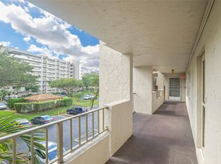 3920 Inverrary Blvd APT 302C, Lauderhill, FL 33319