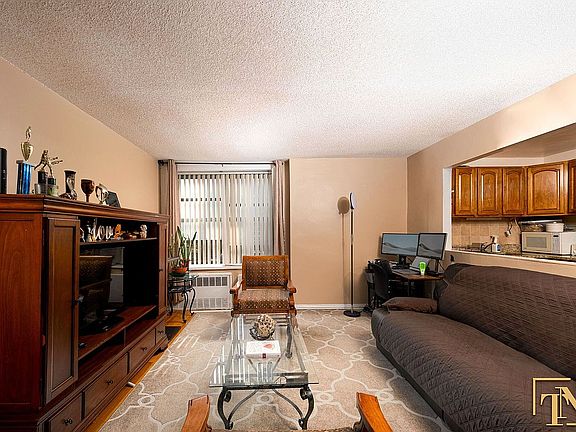 2nd image of 1200 E 53rd St APT 3N