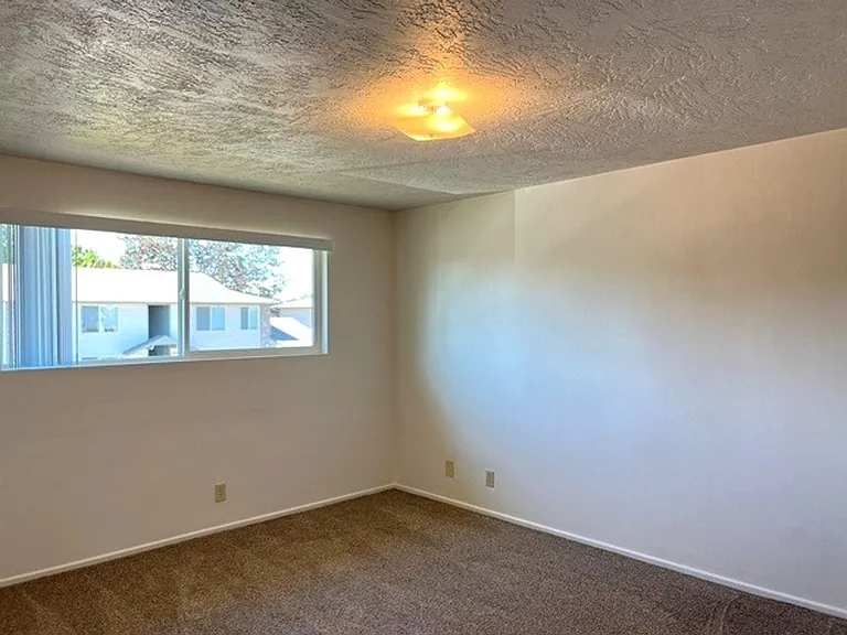 1125 Wyatt Ave — Photo 17