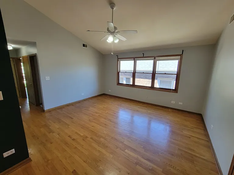 7411 N Claremont Ave #2W — Photo 2