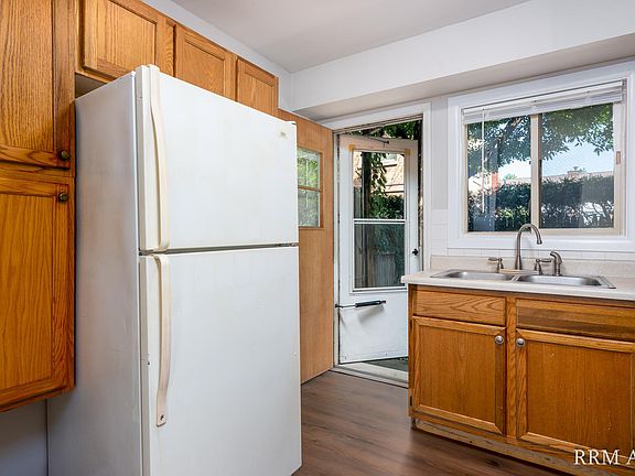 5th image of 613 W Park Ave APT B