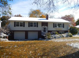 1025 Kehoe Dr, St Charles, IL