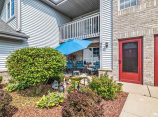 921 Quinlan Dr UNIT D, Pewaukee, WI