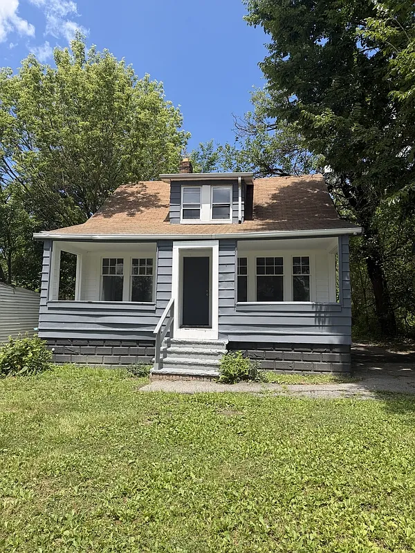 3 bed, 1.0 bath, 1248 sqft, $1,250 — Photo 1