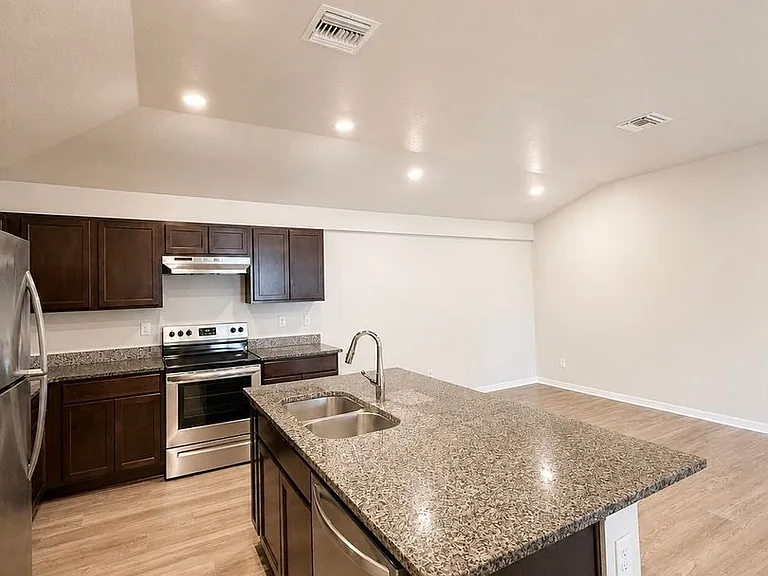 361 Greenbriar Blvd — Photo 10