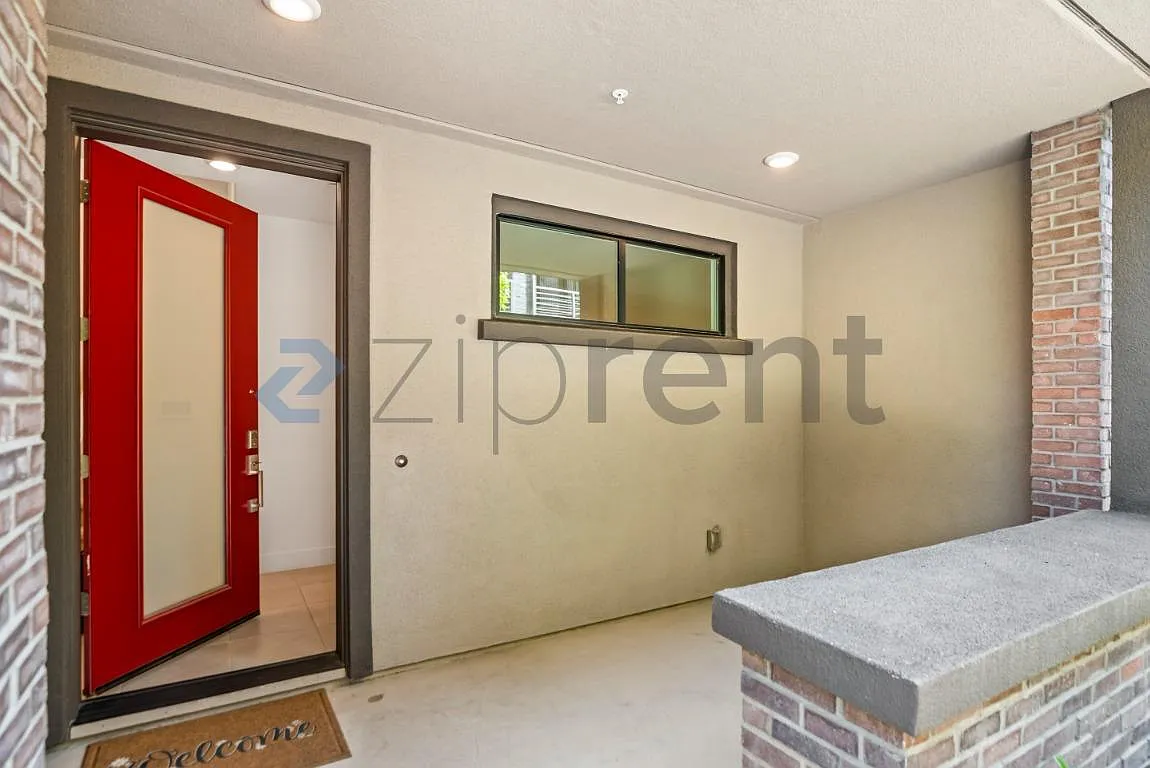 2 bed, 2.5 bath, 1658 sqft, $5,880 — Photo 3