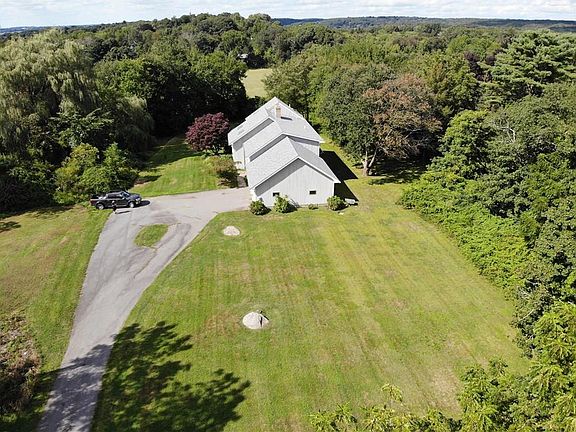4th image of 23 Seapowet Ave