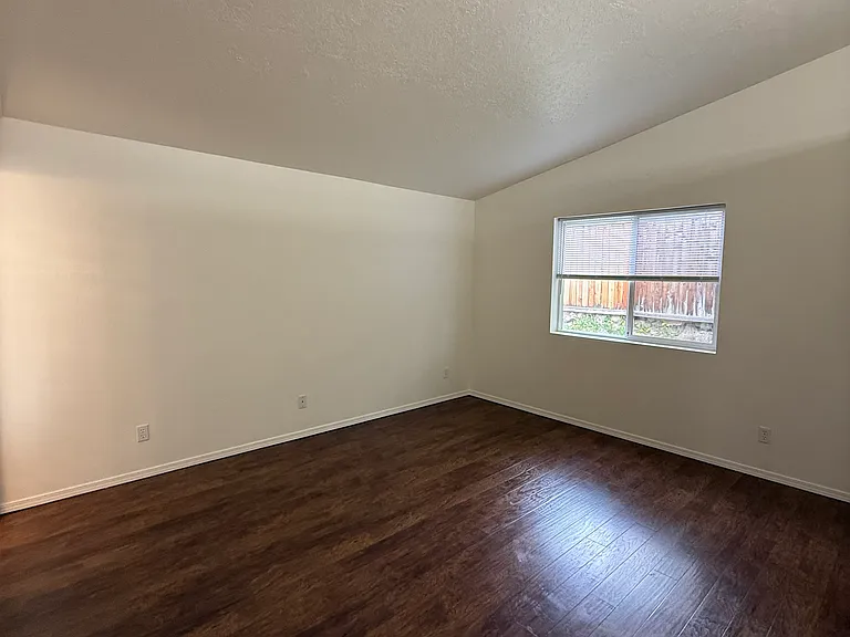 521 SW Forest Grove Dr — Photo 18