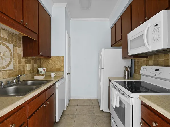 10051 Westpark Dr APT 205, Houston, TX 77042