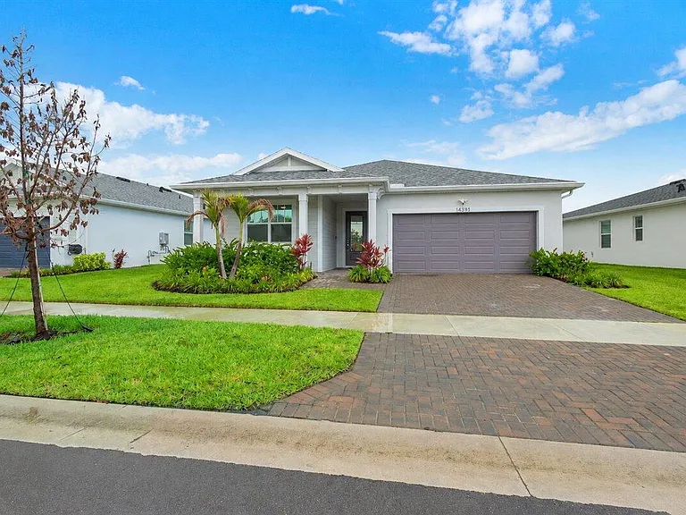 14391 SW Skye Dr — Photo 2