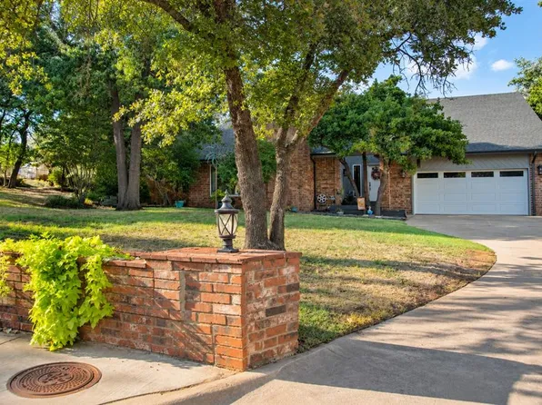 1705 Canary Ct, Edmond, OK 73034