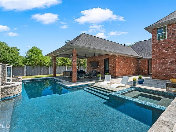2nd image of 18 Dover Cir