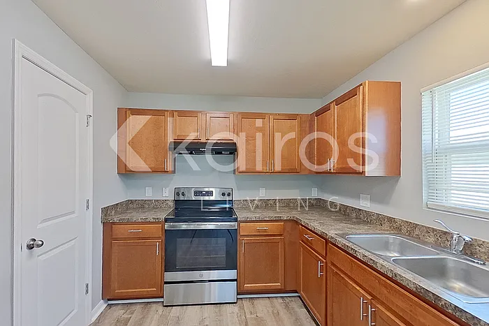 305 NE 23rd Terrace Cpe — Photo 5