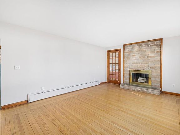 4th image of 9 Raymond Ave