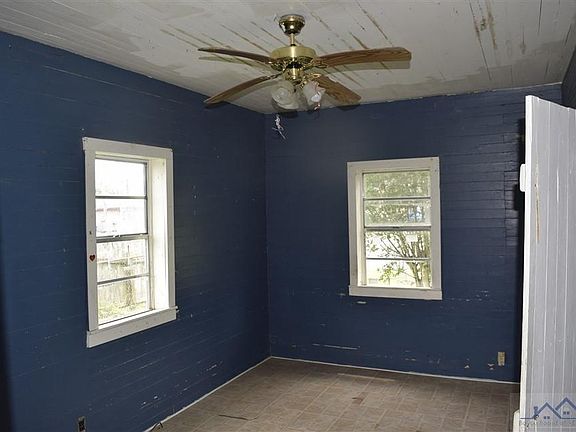 4th image of 111 N 8th St