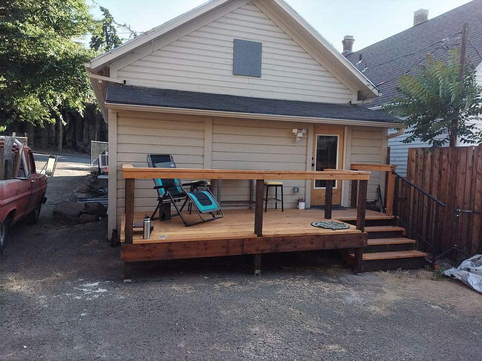 1st image of 319 E 7th St