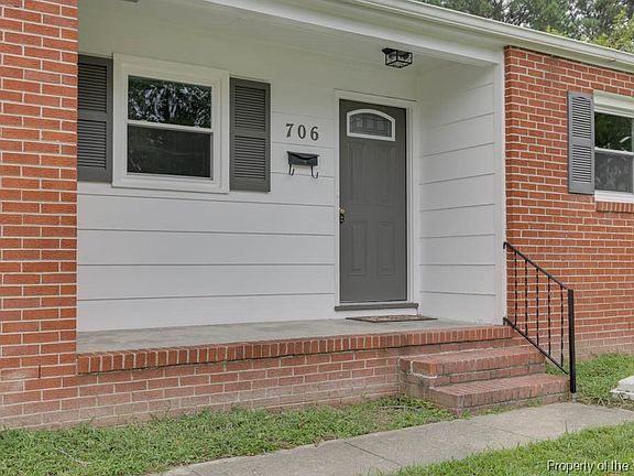 4th image of 706 Essex Park Dr