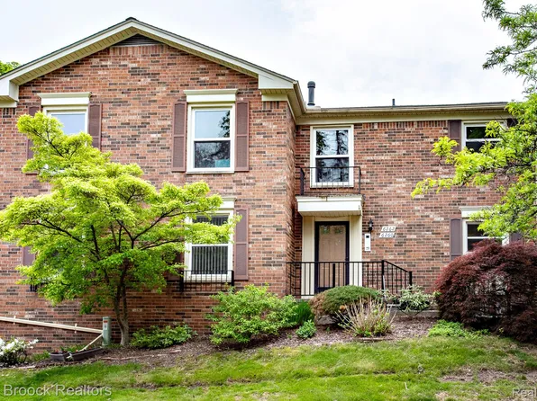 6260 Pepper Hill St, West Bloomfield, MI 48322