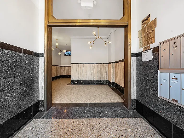 714 Seneca Ave #505 — Photo 8
