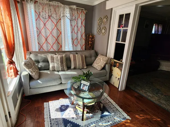 1035 Pine St, Darby, PA 19023