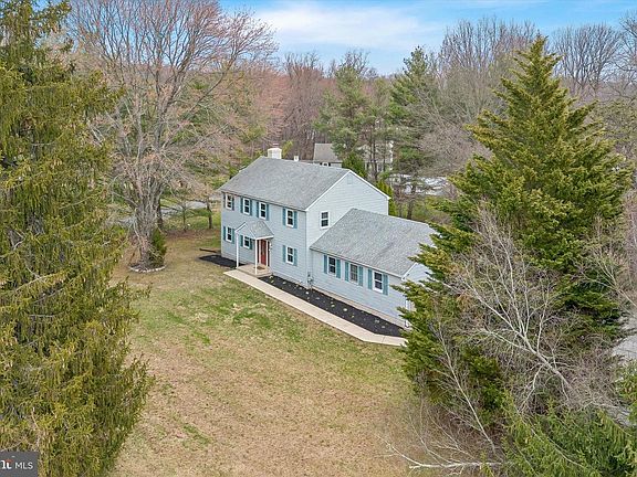 3rd image of 1652 Garnet Mine Rd