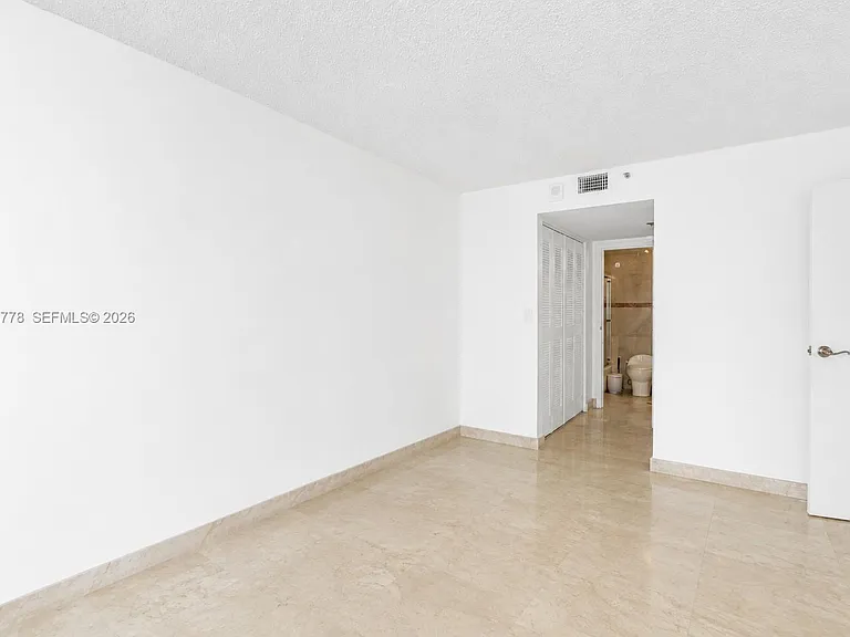 7601 E Treasure Dr #1924 — Photo 10