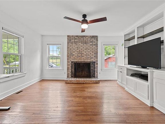 4th image of 8718 Moody Rd