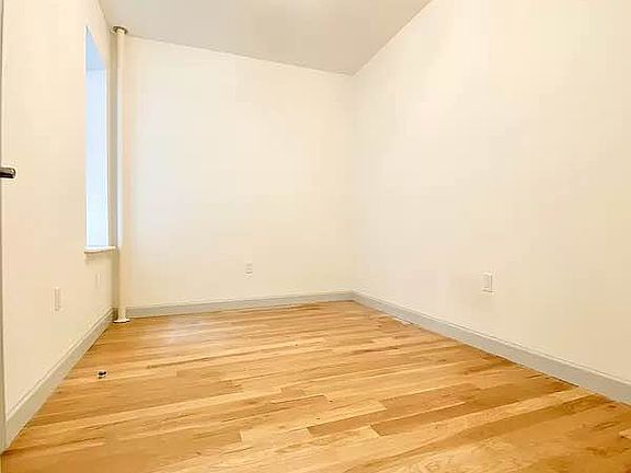 4th image of 68 W 107th St APT 33