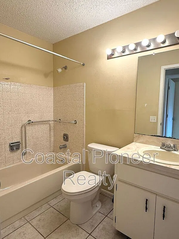 3 bed, 2.0 bath, 1448 sqft, $1,650 — Photo 4