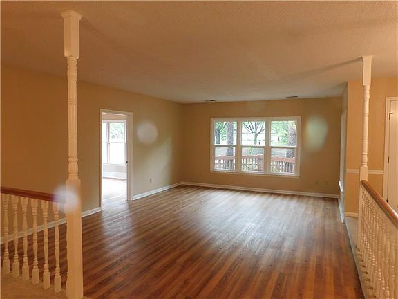 3rd image of 120 Juneberry Ln