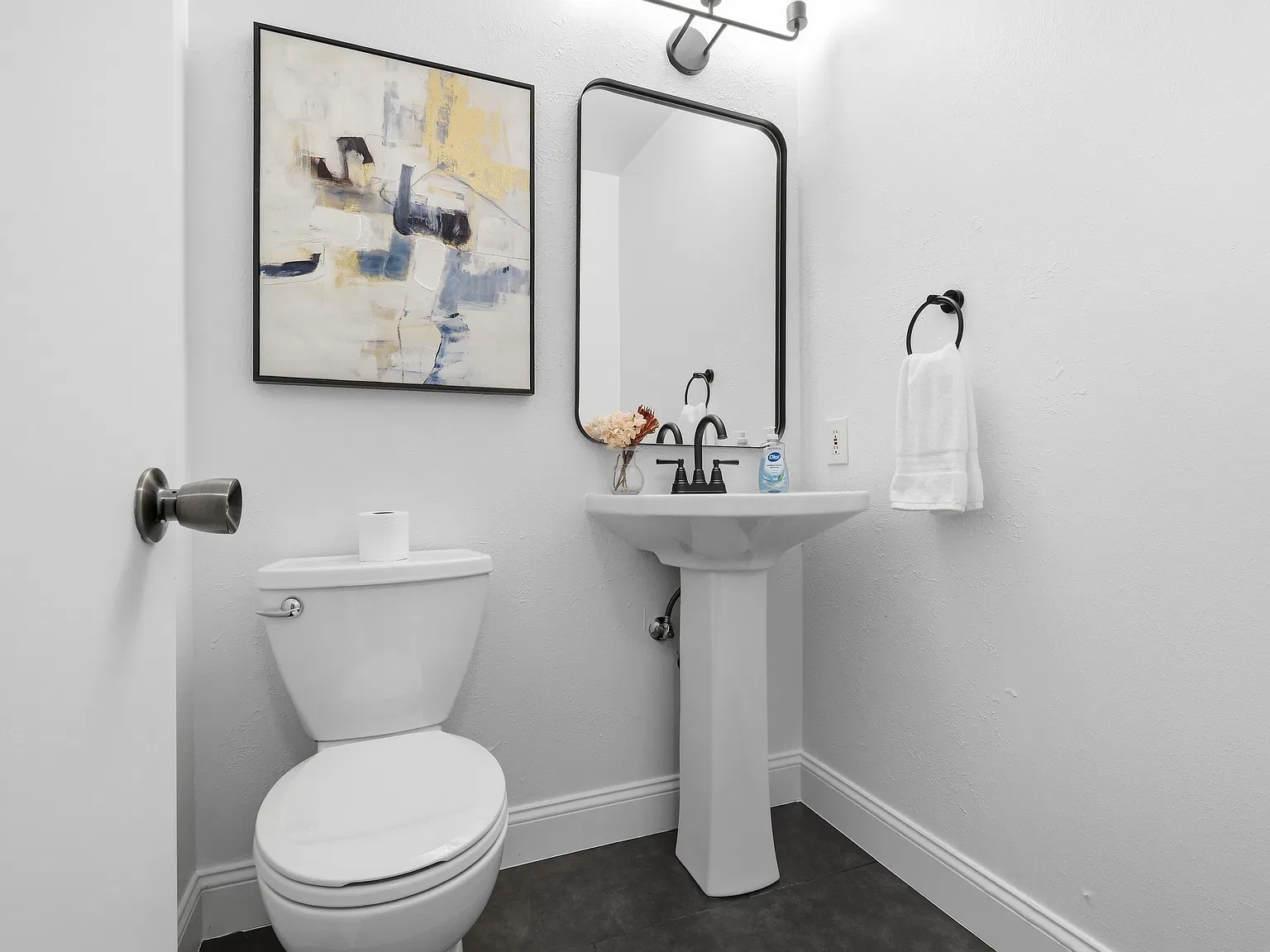 3 bed, 2.5 bath, 1664 sqft, $3,400 — Photo 3