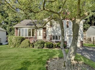 162 Pembrook Dr, Yonkers, NY 10710