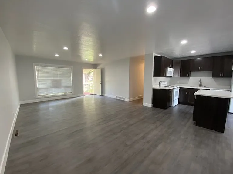 1163 N Buccaneer Dr — Photo 1