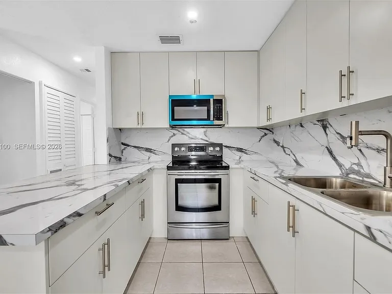 11790 SW 34th St — Photo 15
