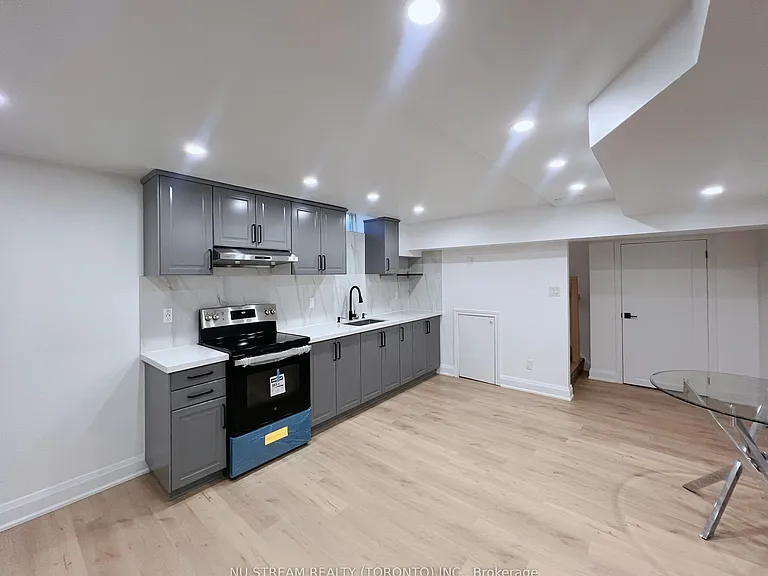 38 Whitford Rd #BASEMENT — Photo 2