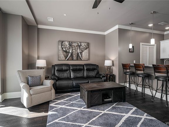 3rd image of 511 11th St Unit 204