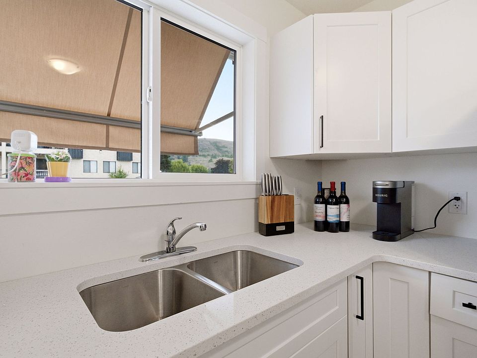 1st image of 4004 34th St #207