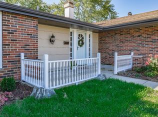 1145 Mayfield Ln, Hoffman Estates, IL 60169