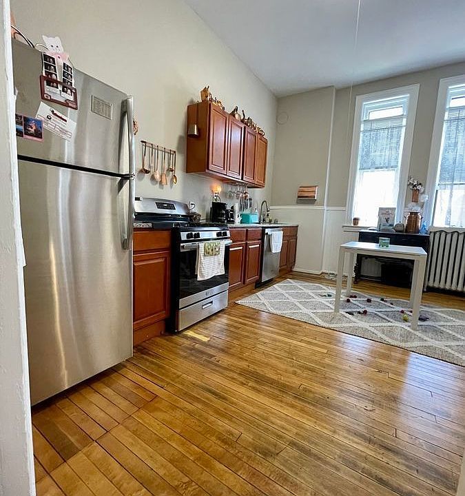 1st image of 6 Leech St APT 4