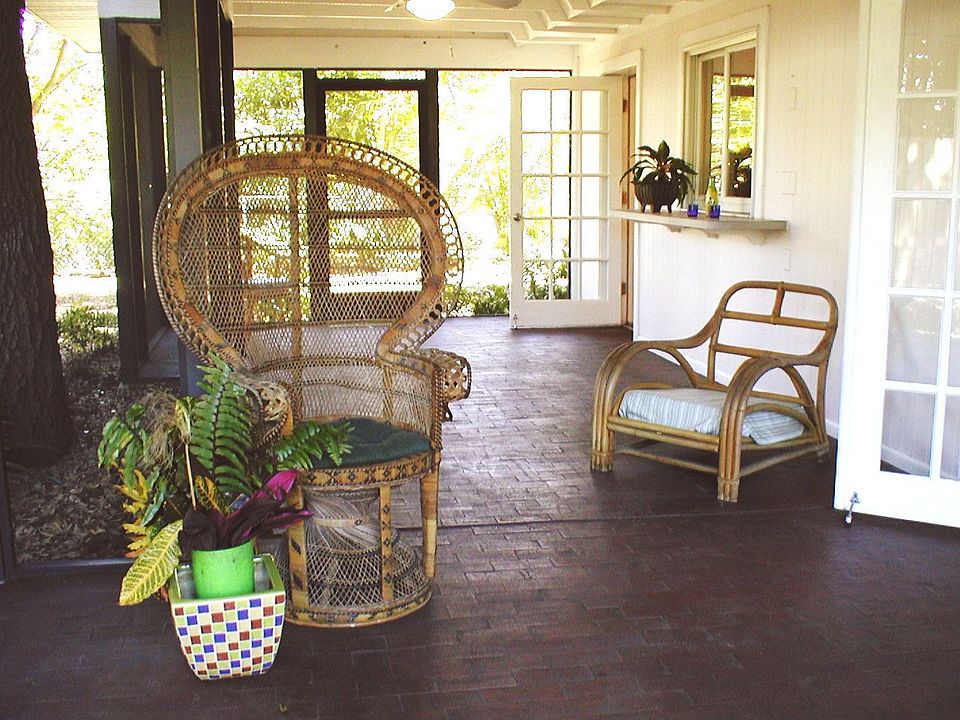 Screened Lanai w 2 ceiling fans,; French doors to Kitchen & Family Room;