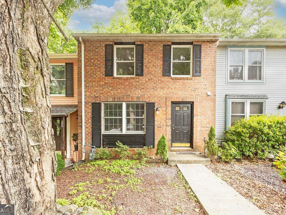 1st image of 257 Roswell Commons Cir