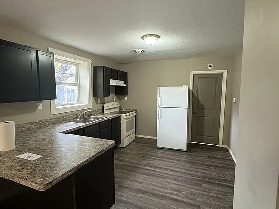 4th image of 251 E Parkway Dr