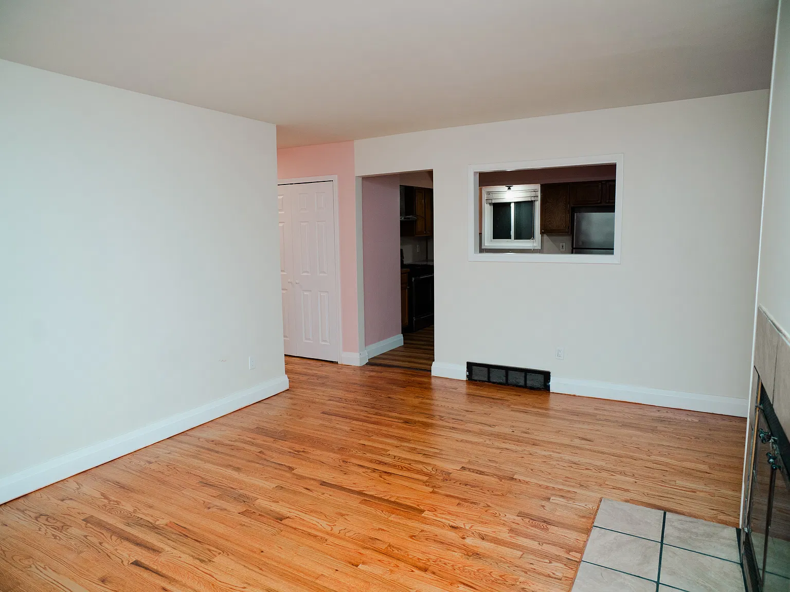 3 bed, 1054 sqft, $1,800 — Photo 3