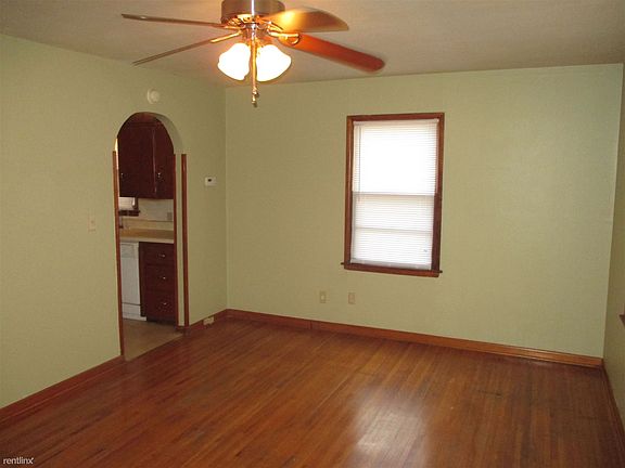 3. 611 N Richmond, Living Room (2)
