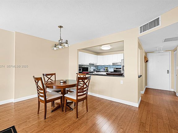 4th image of 18151 NE 31st Ct APT 1103